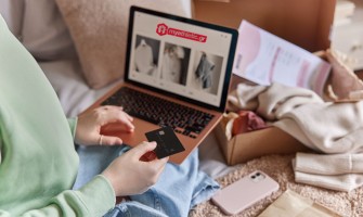 Πώς να αγοράζεις φθηνά ρούχα online χωρίς να κάνεις λάθος